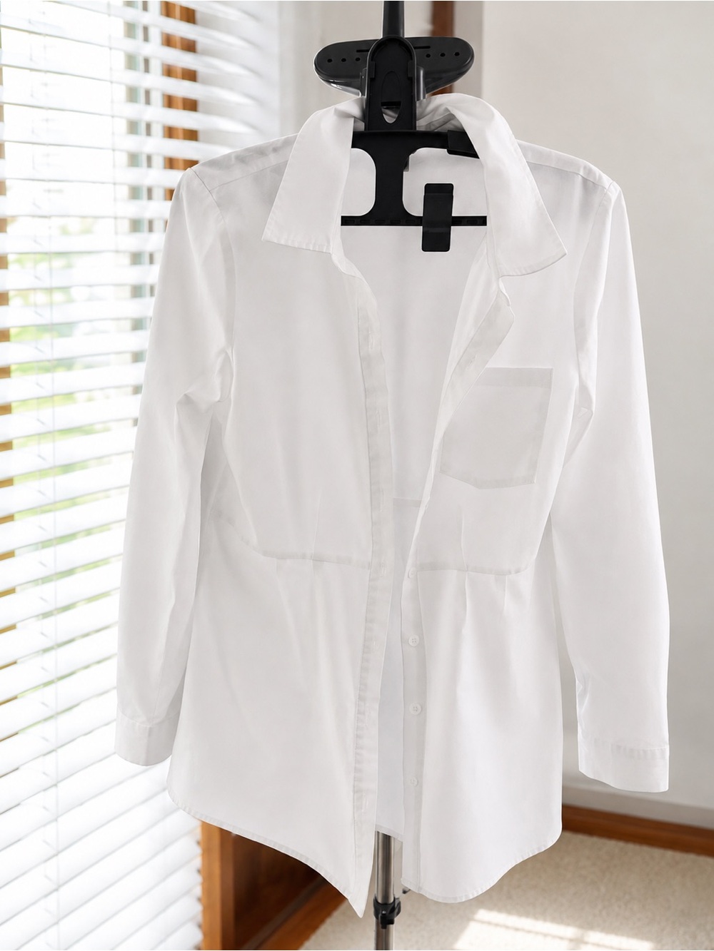 Women’s fitted White Button-Up Shirt